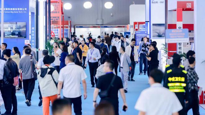 成都国防科技展次日速递空御科技展位热度不减(图1)