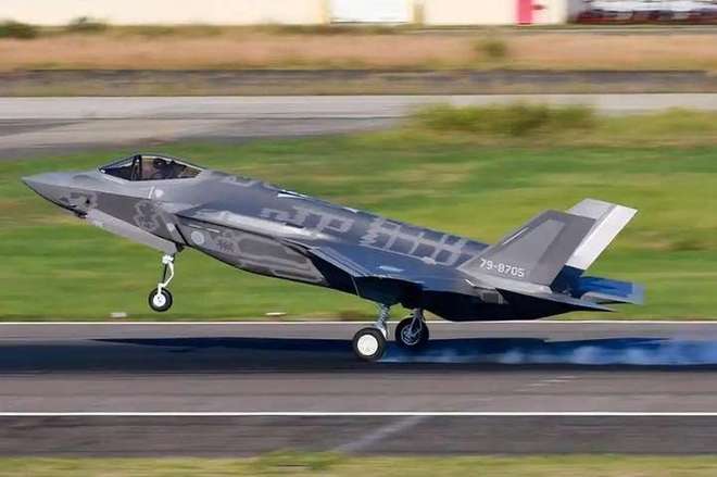 日军官称霹雳15E“反向虚标”中国自用版能把日本F35击落在机场(图8)